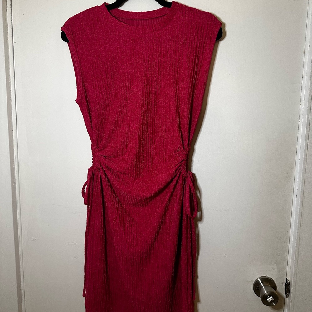 Elegant Pink Sleeveless Dress with Cutout